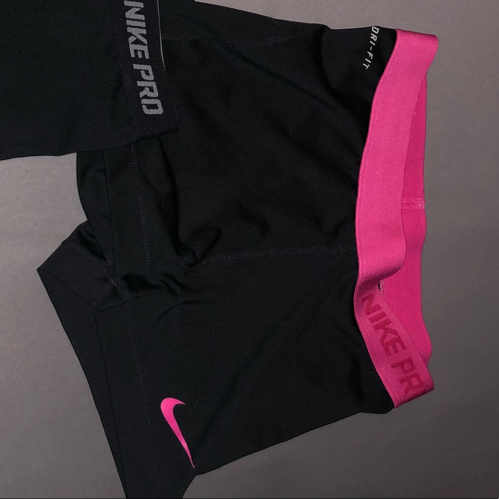 Medium Nike Pro